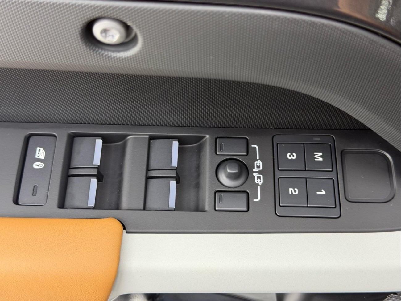 Land Rover Defender 2023