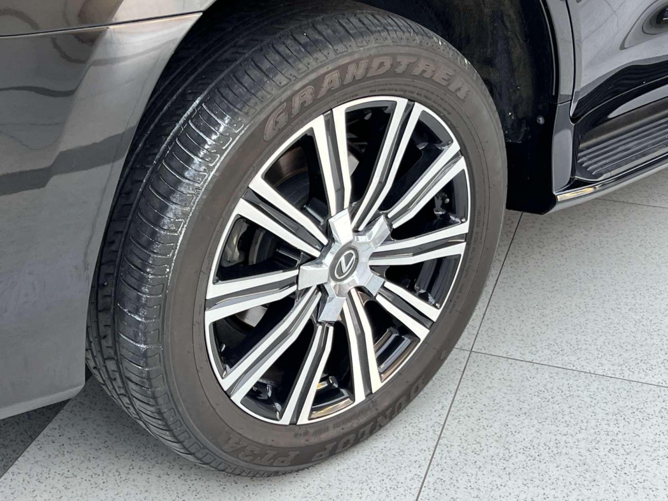 Lexus LX 570 2025