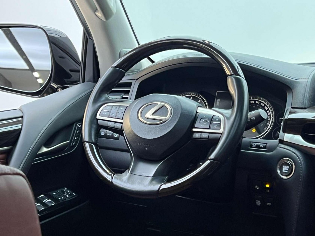 Lexus LX 570 2025
