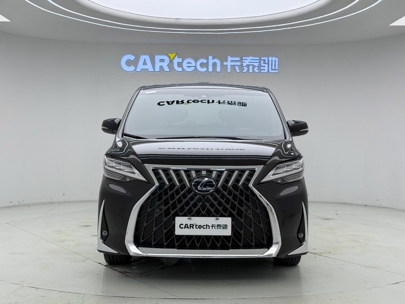 Lexus LM 300h 2023