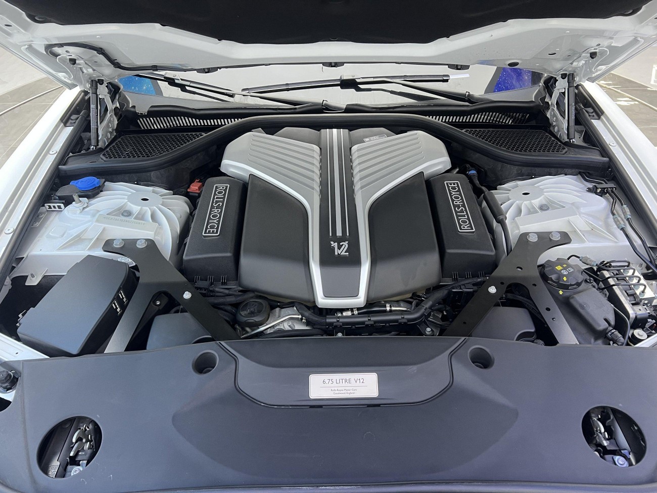 Rolls-Royce Ghost 2025