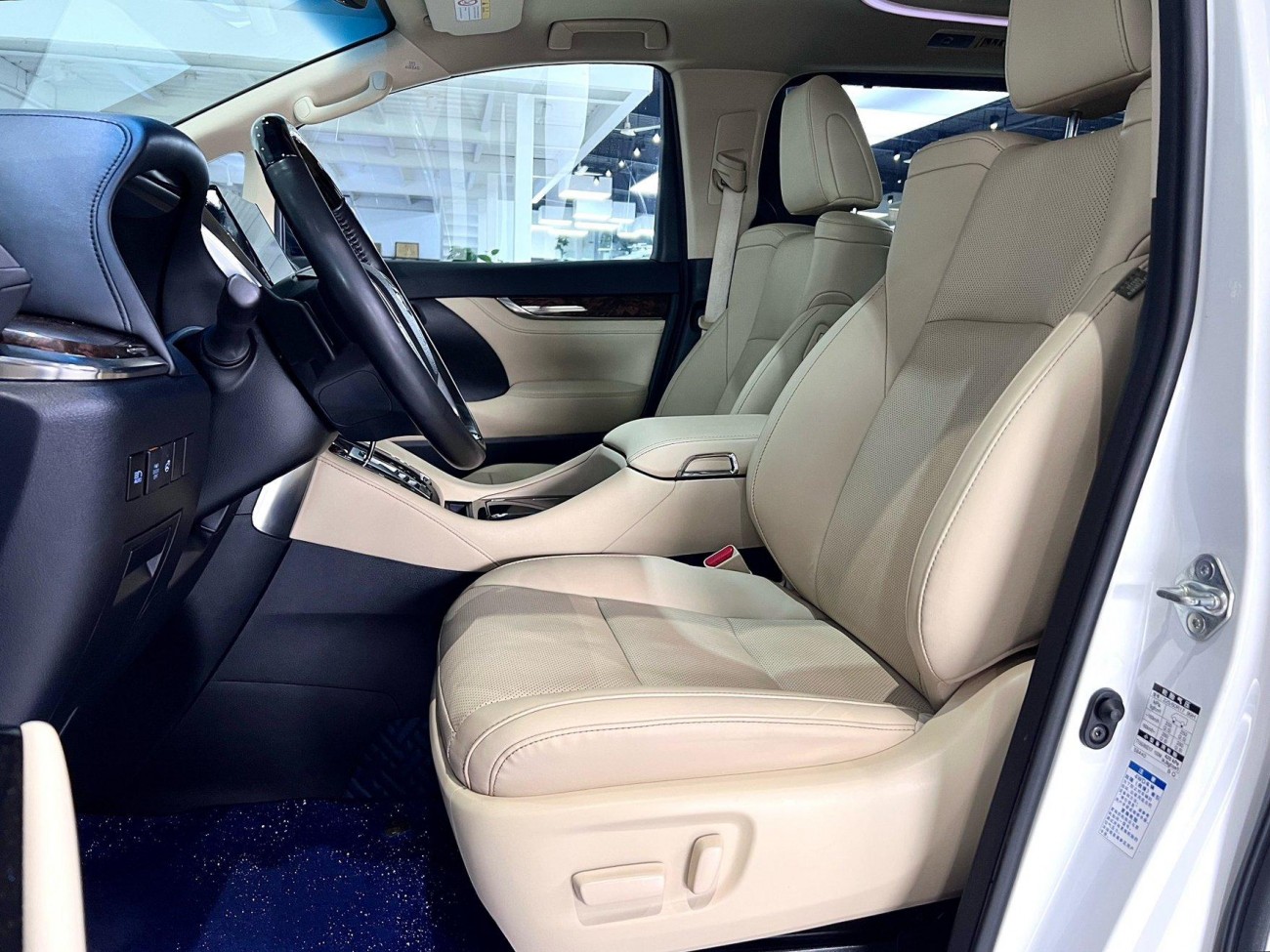 Toyota Alphard 2023