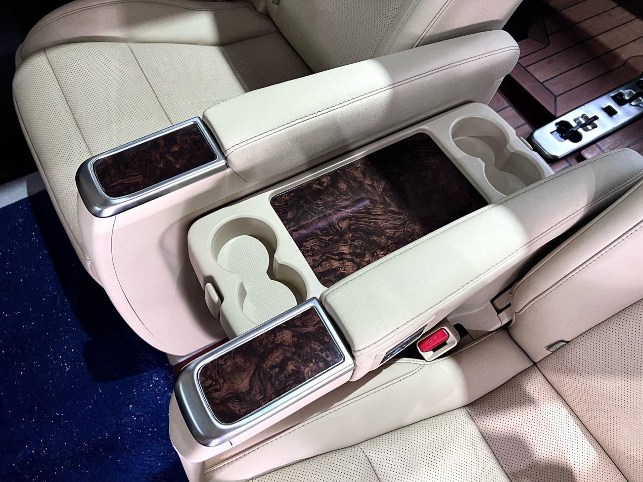 Toyota Alphard 2023