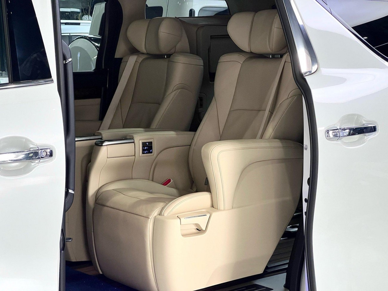Toyota Alphard 2023