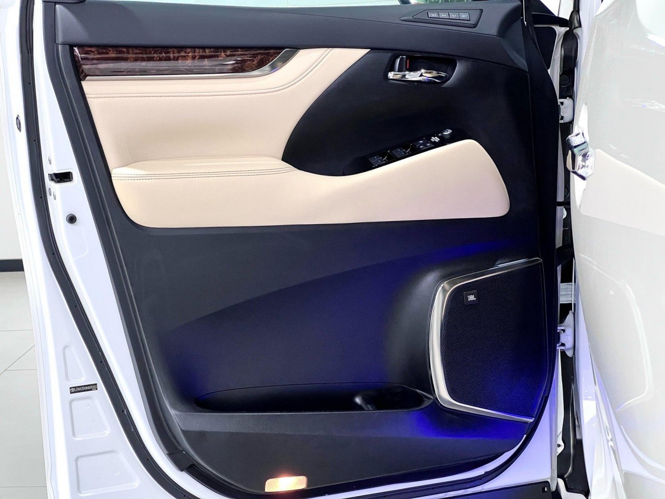 Toyota Alphard 2023