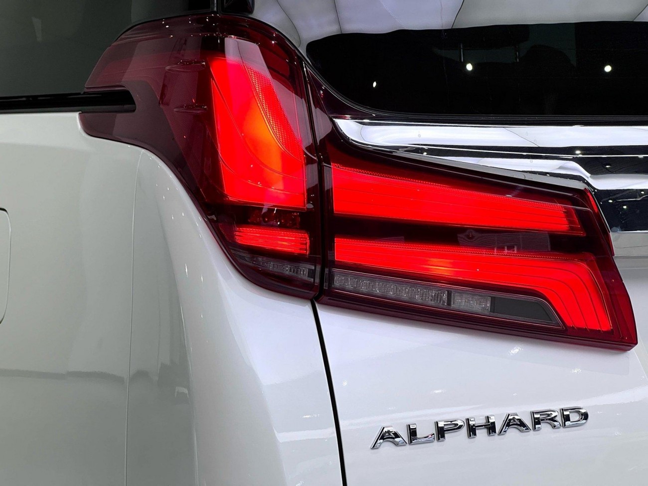 Toyota Alphard 2023