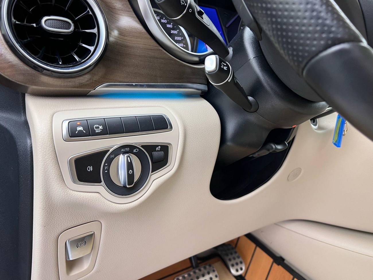 Mercedes-Benz V 2023