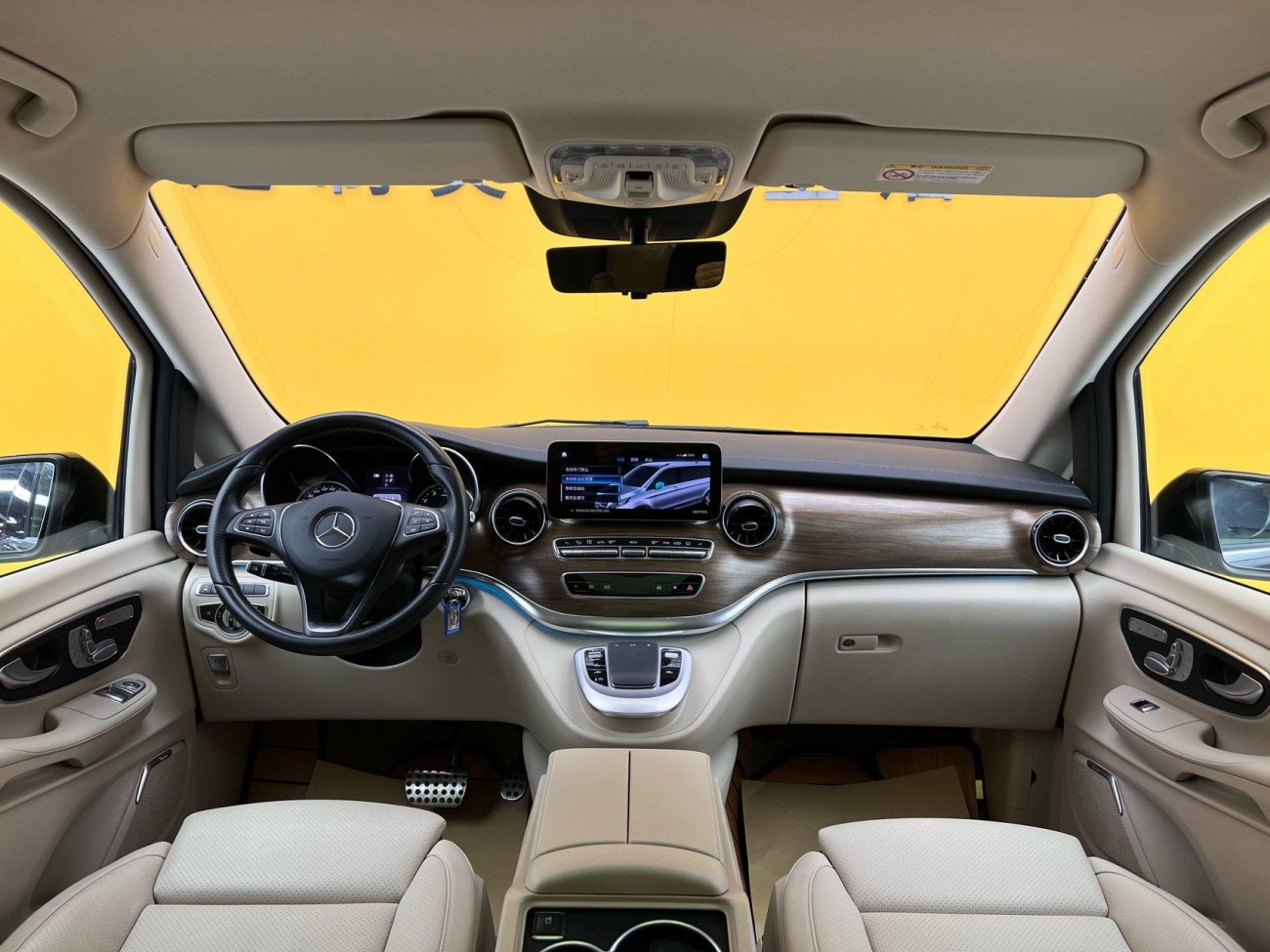 Mercedes-Benz V 2023
