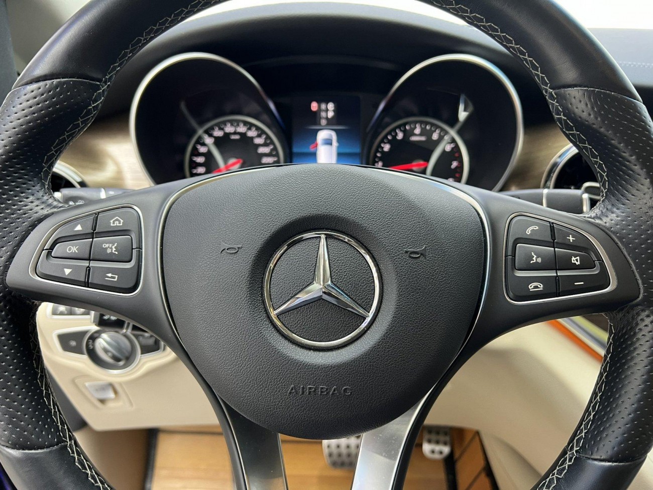Mercedes-Benz V 2023