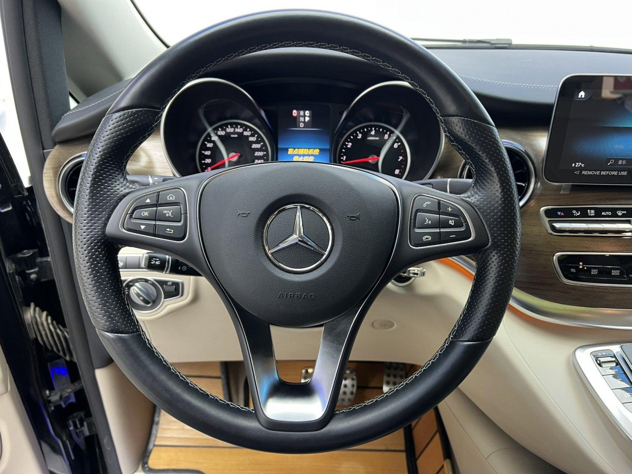 Mercedes-Benz V 2023