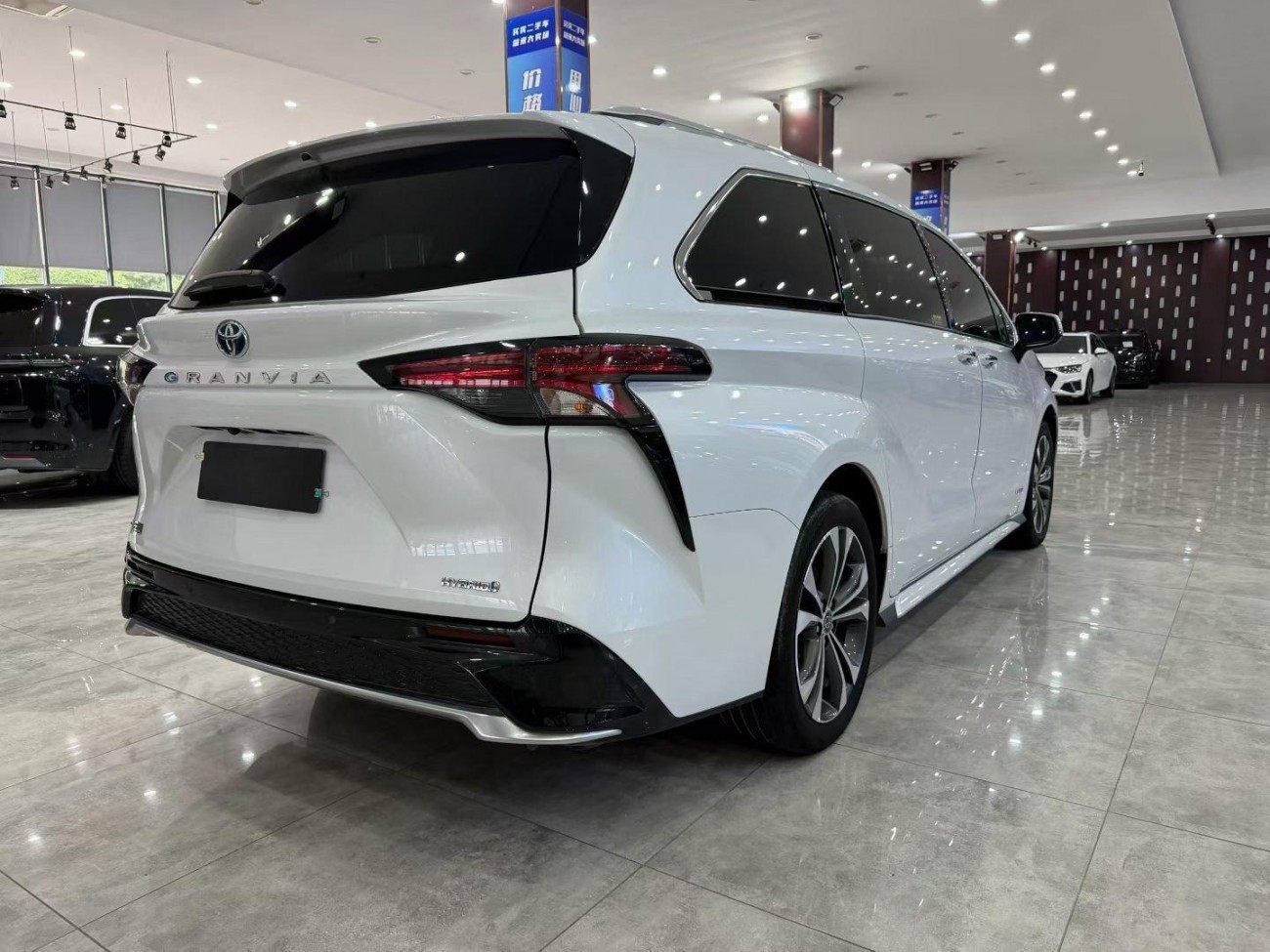 Toyota Granvia 2024