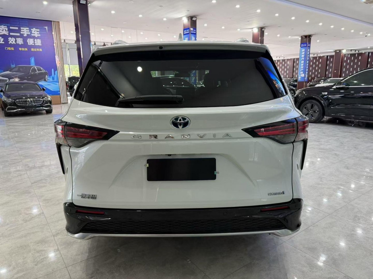 Toyota Granvia 2024