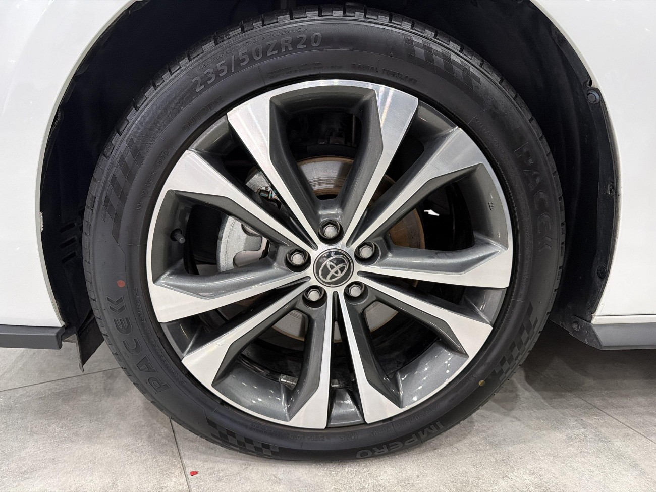 Toyota Granvia 2024