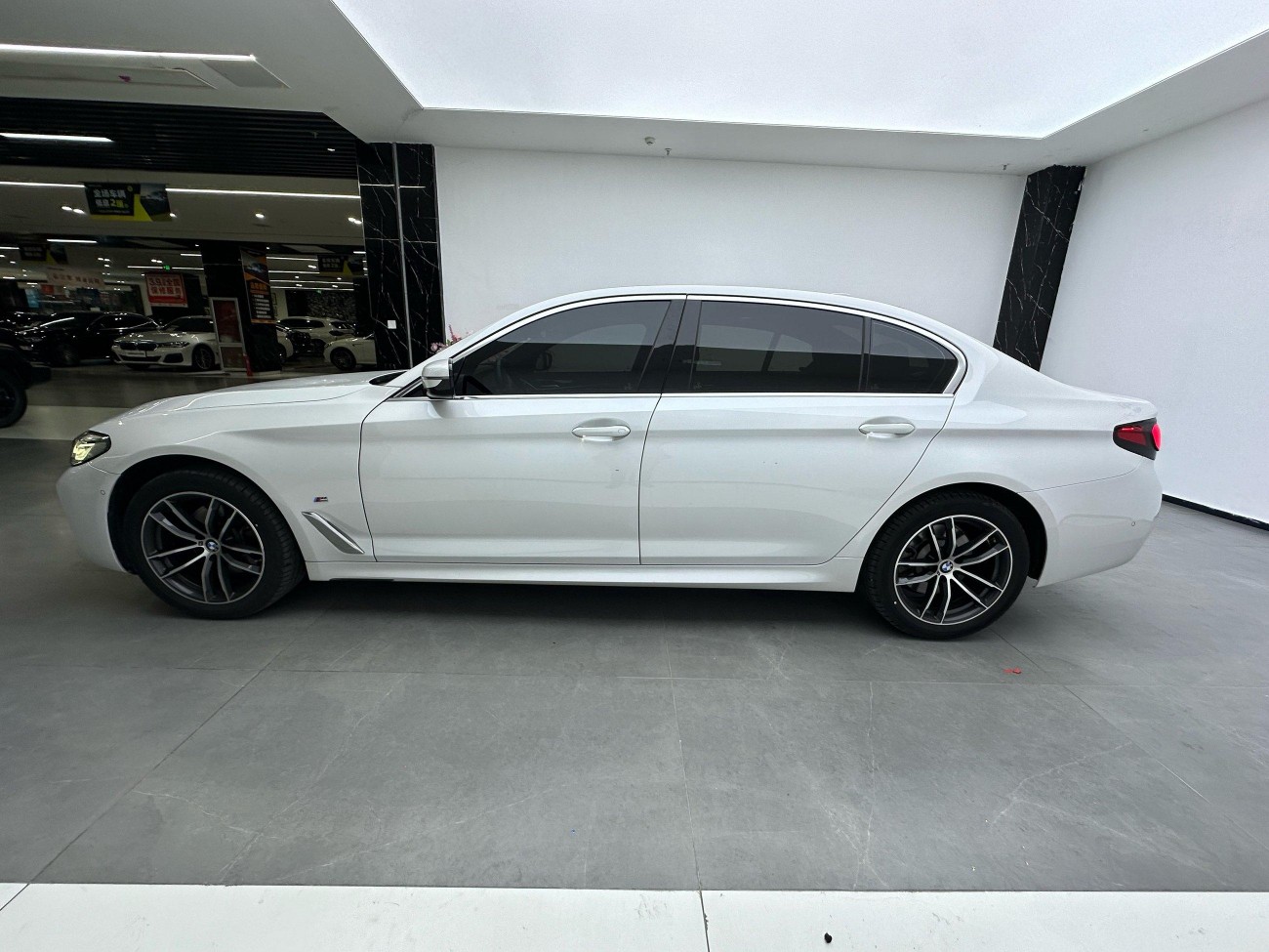 BMW 525Li 2023
