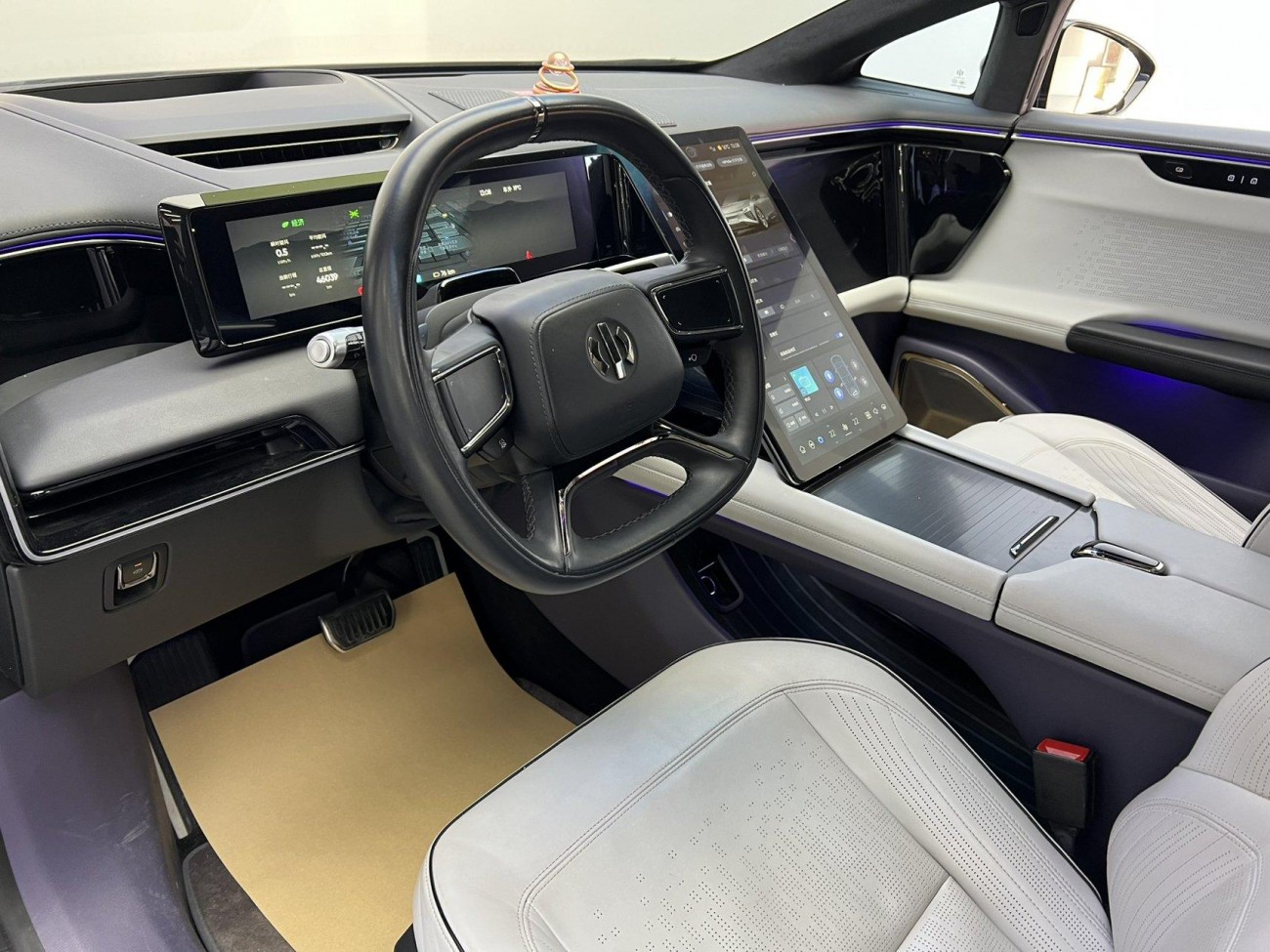 HiPhi X 2022