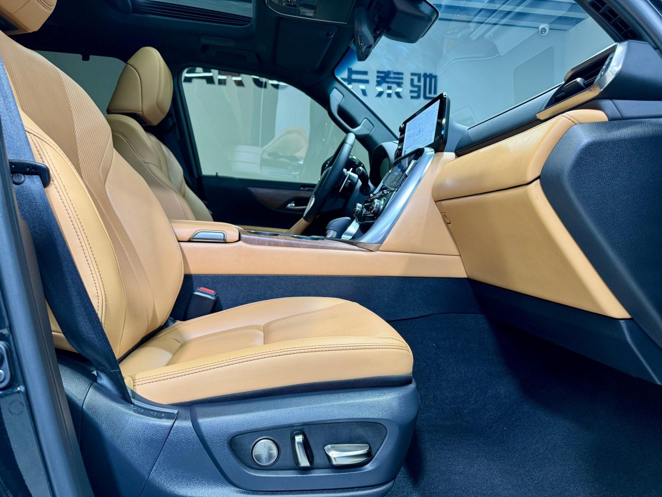 Lexus LX 700h 2025