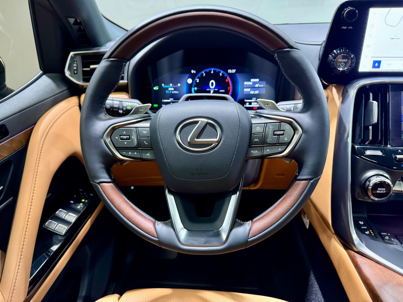 Lexus LX 700h 2025