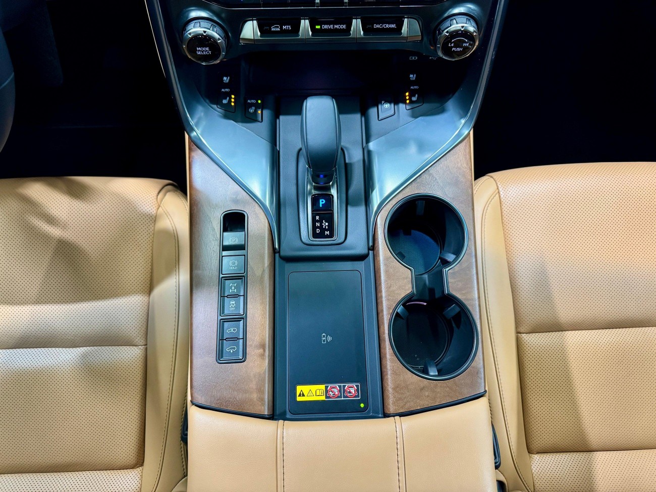 Lexus LX 700h 2025