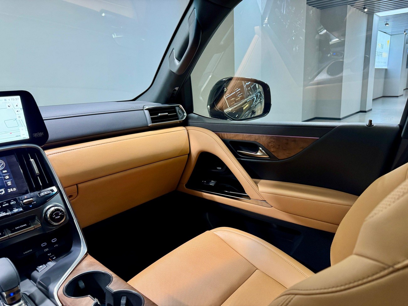 Lexus LX 700h 2025