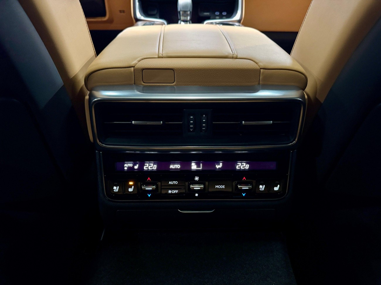 Lexus LX 700h 2025