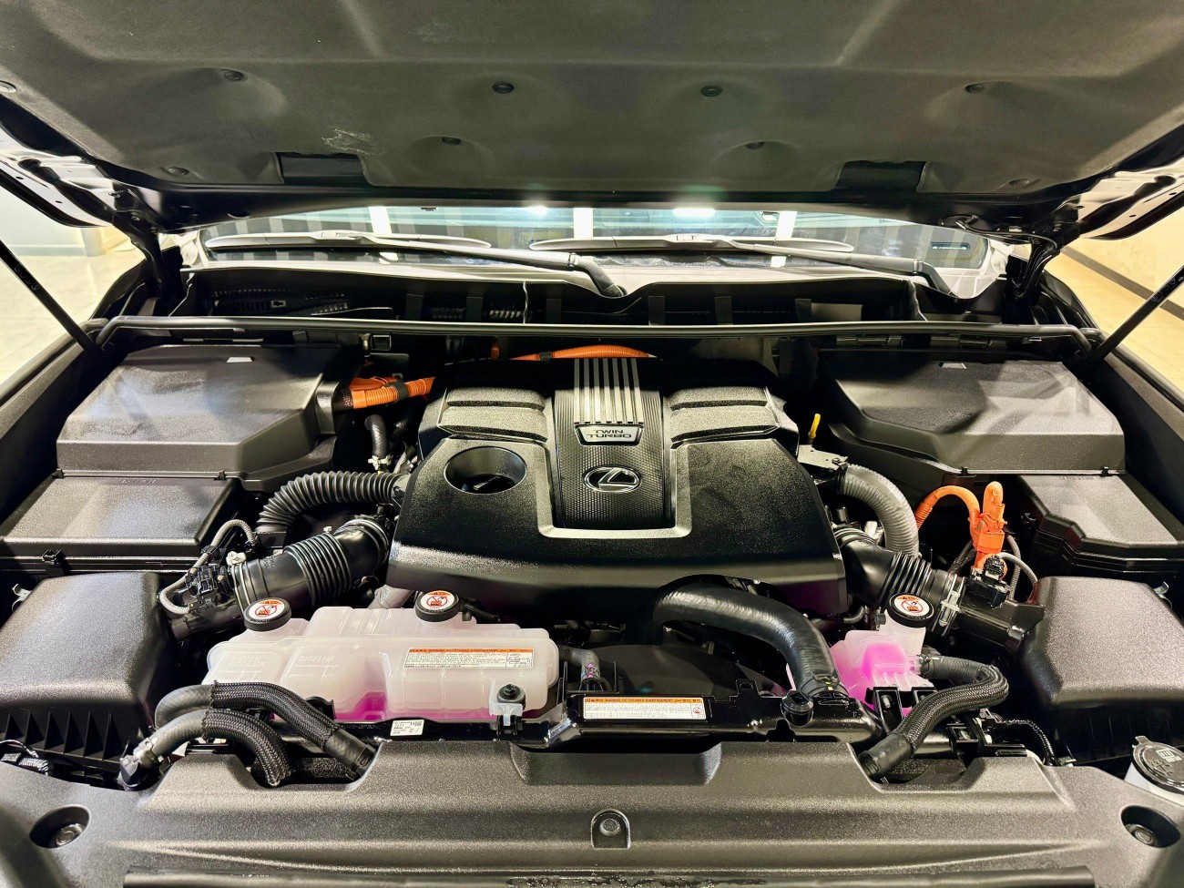 Lexus LX 700h 2025