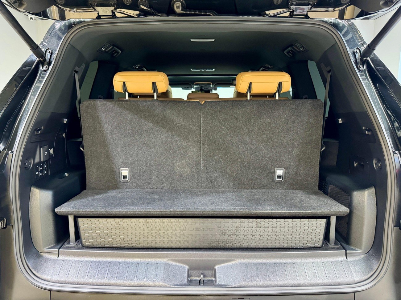 Lexus LX 700h 2025