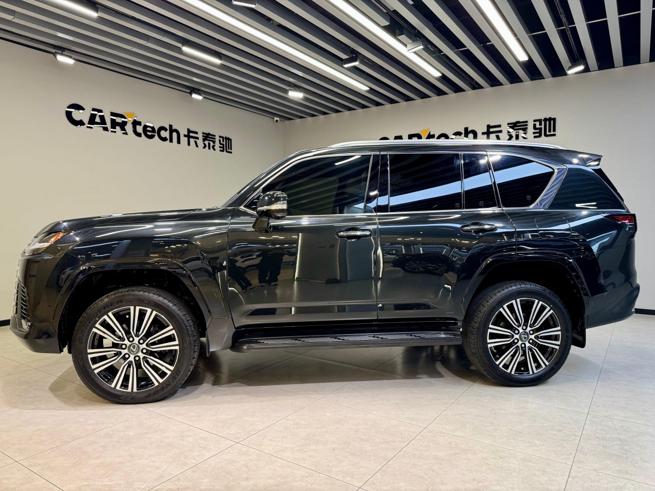 Lexus LX 700h 2025