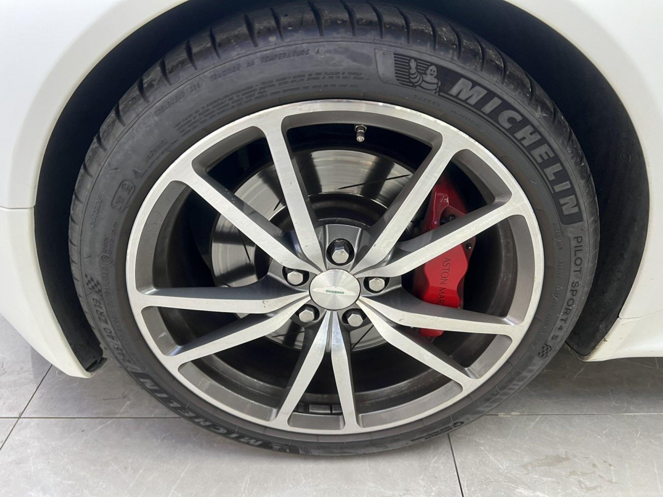 Aston Martin Vantage 2012