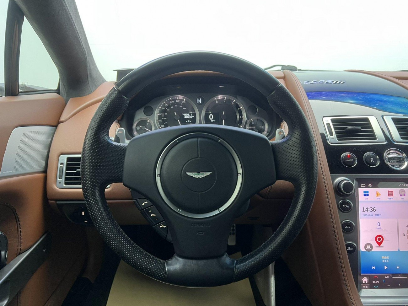 Aston Martin Vantage 2012