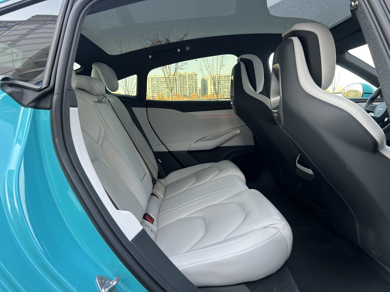 Xiaomi SU7 2025