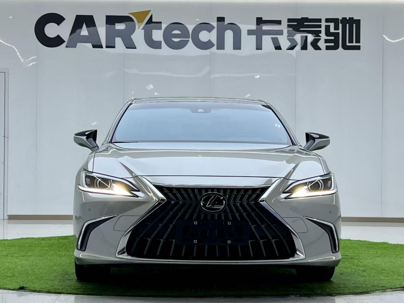 Lexus ES 200 2024