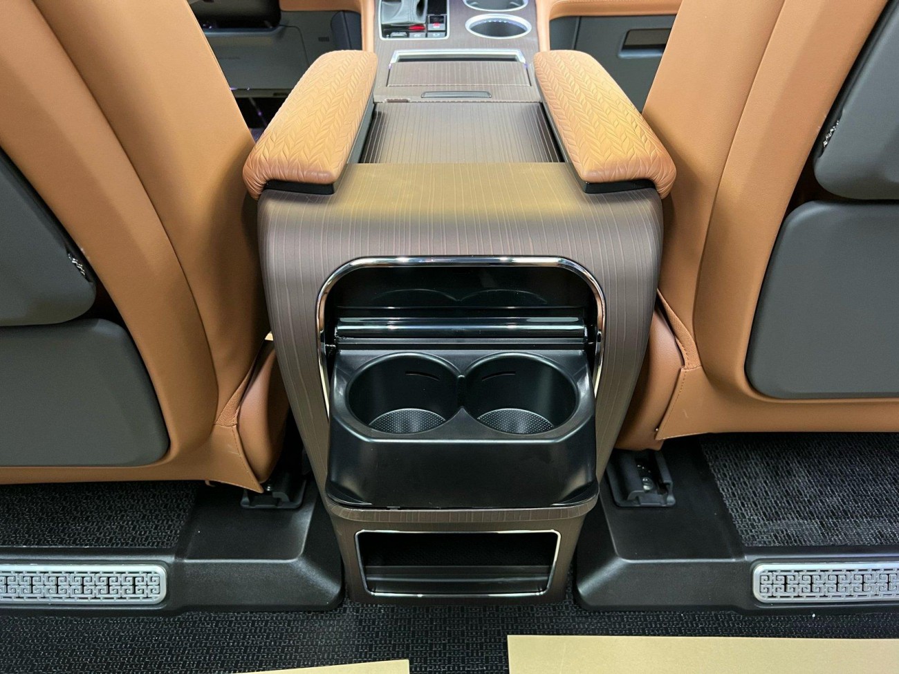 Toyota Granvia 2024