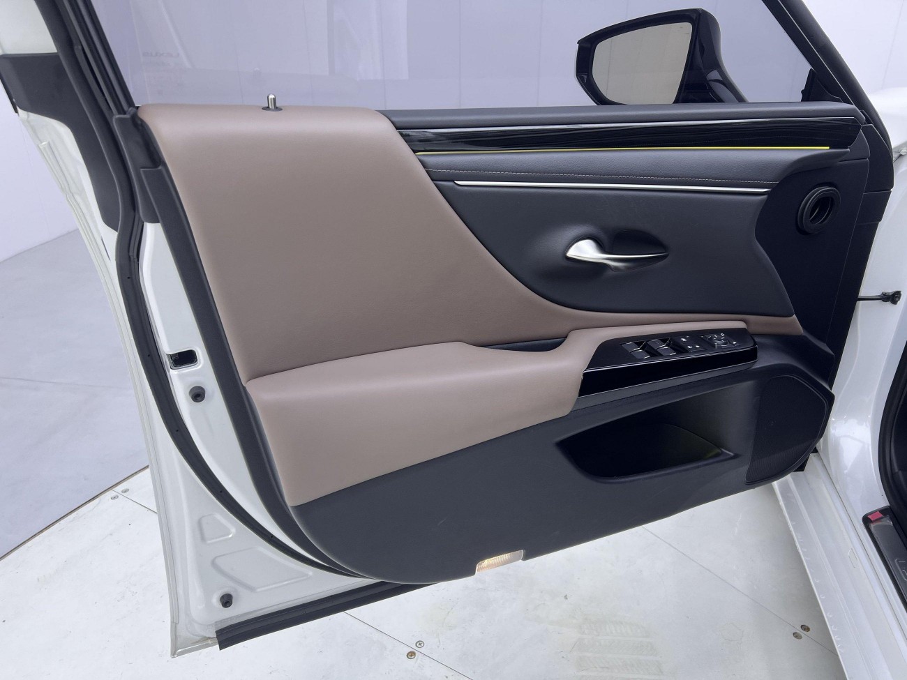 Lexus ES 200 2024
