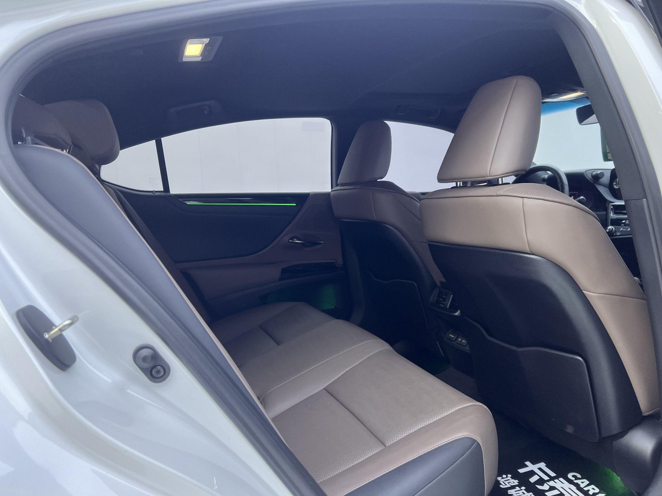 Lexus ES 200 2024