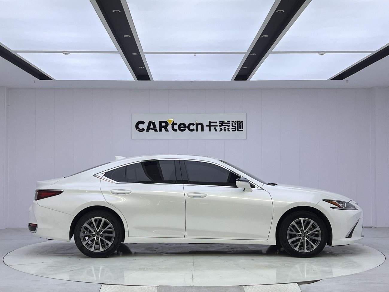 Lexus ES 200 2024