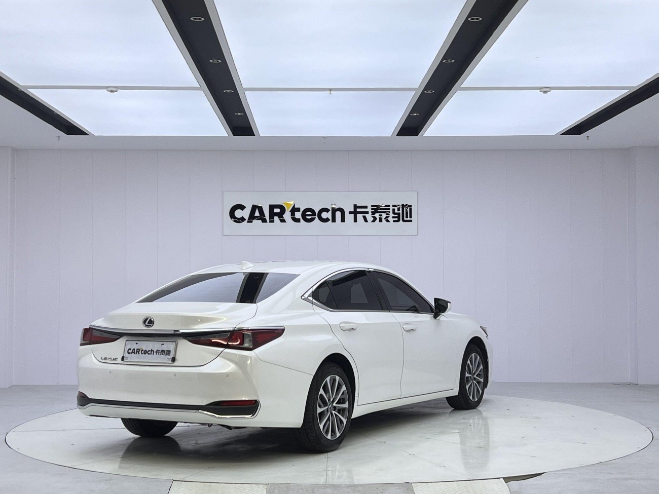 Lexus ES 200 2024
