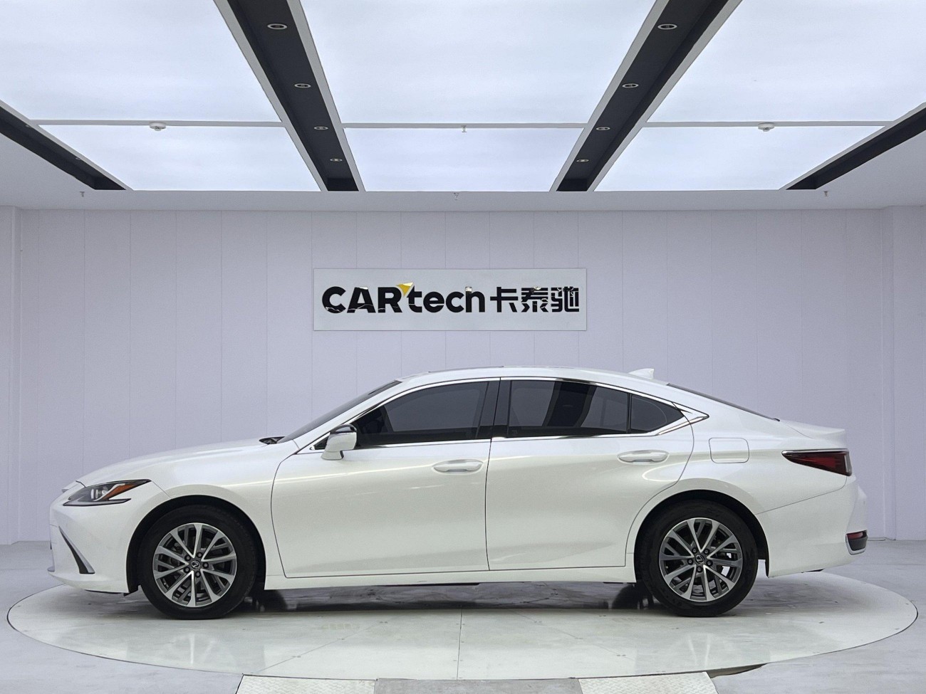 Lexus ES 200 2024