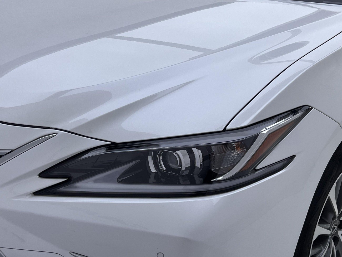 Lexus ES 200 2024