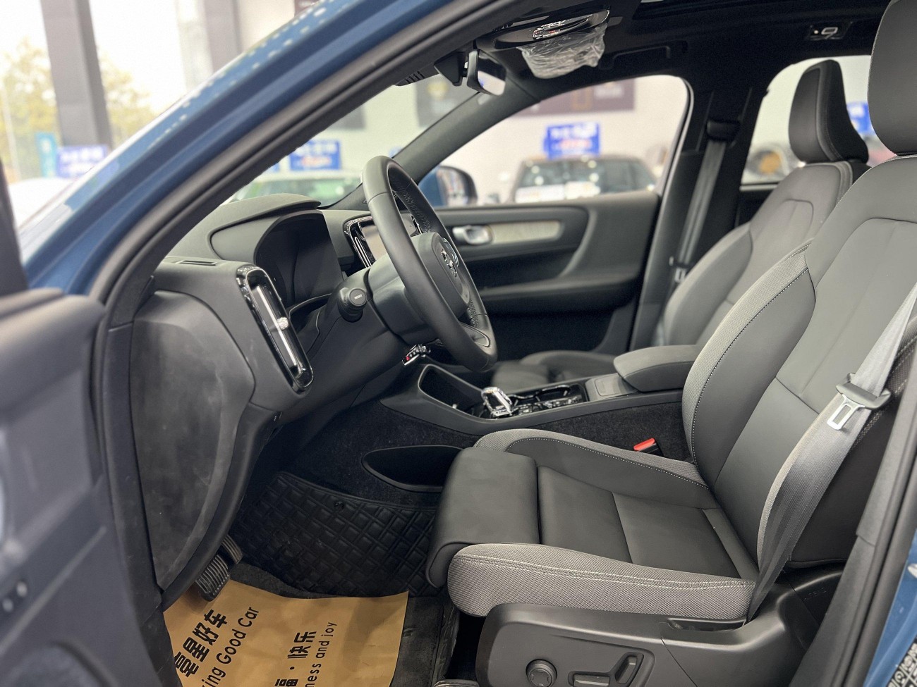Volvo XC40 2025