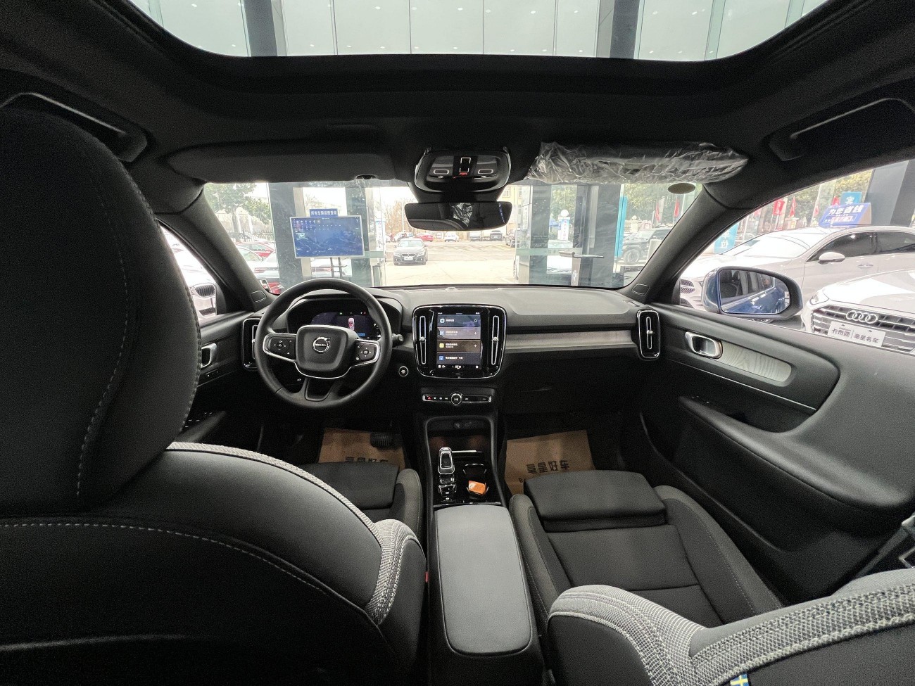 Volvo XC40 2025