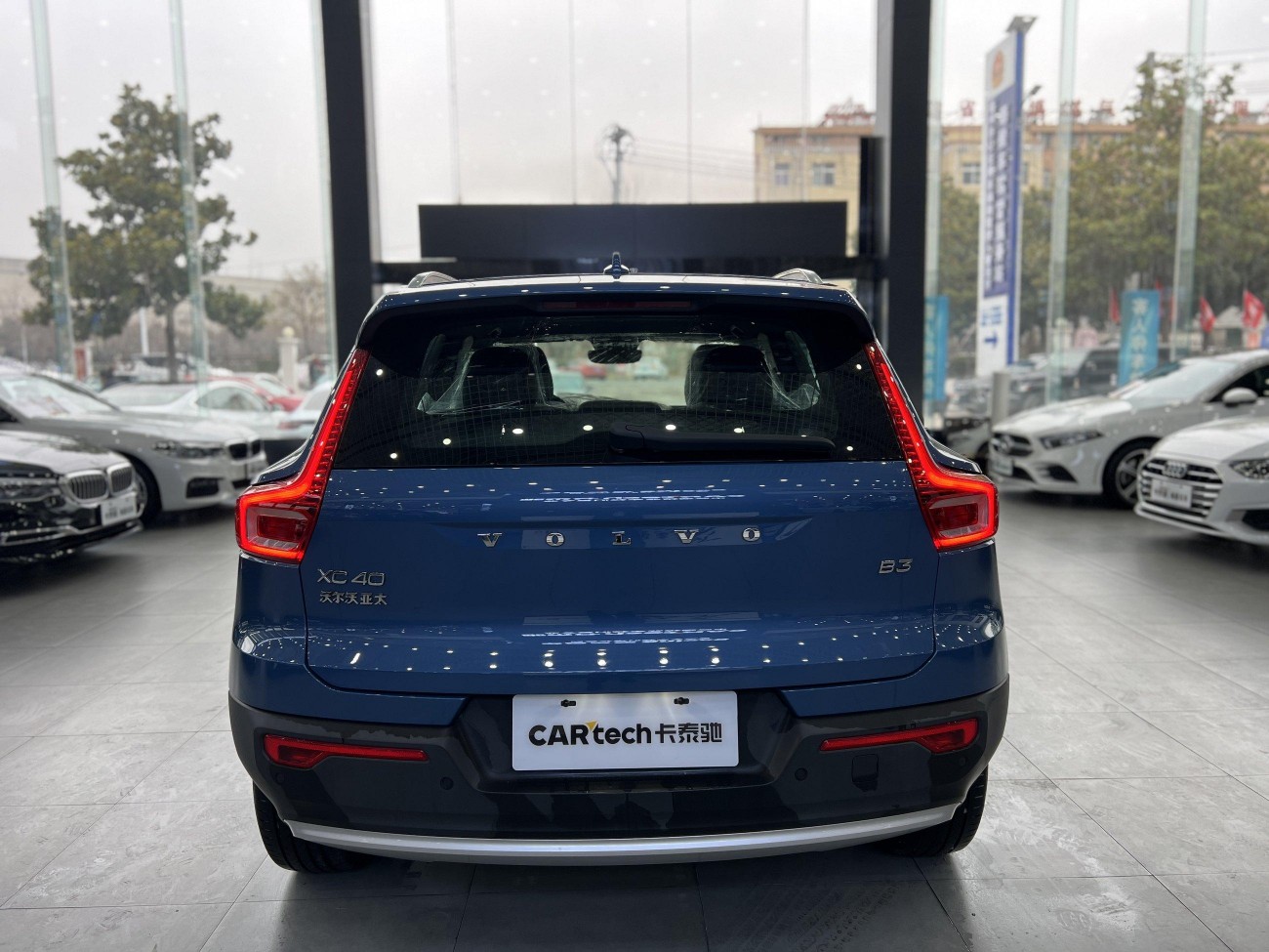 Volvo XC40 2025