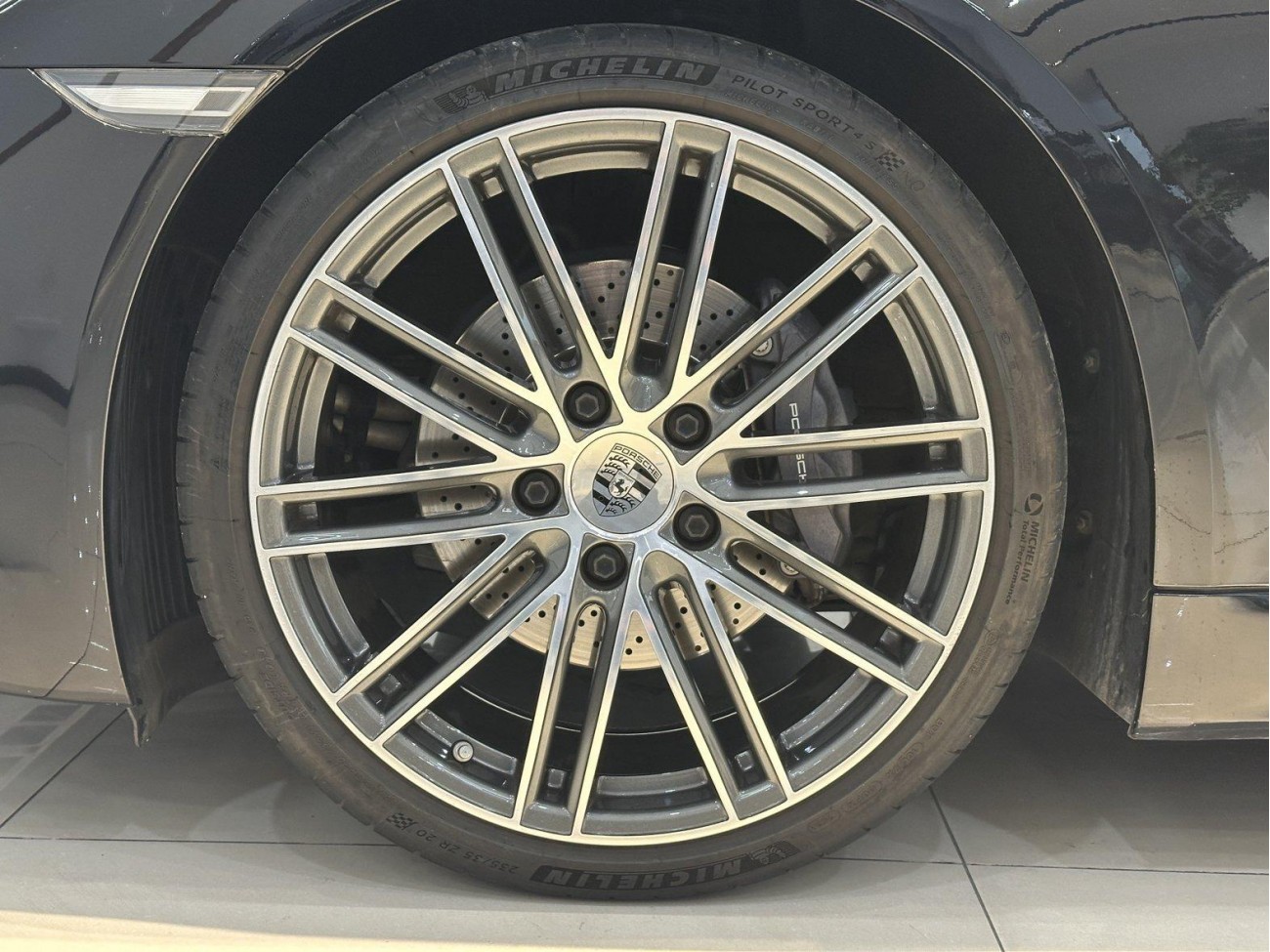 Porsche Cayman 2024