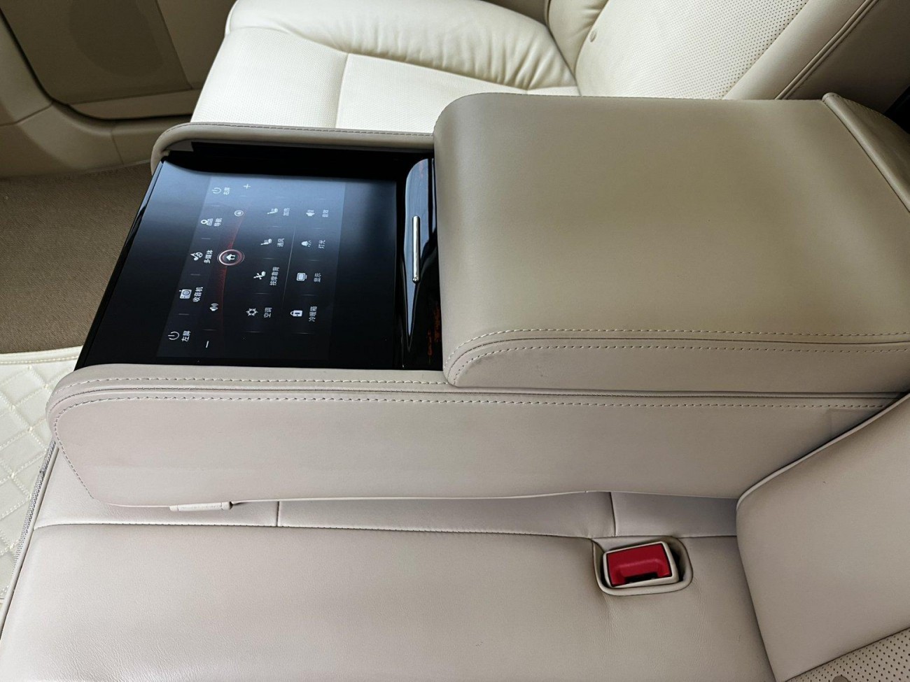 Hongqi L5 2025