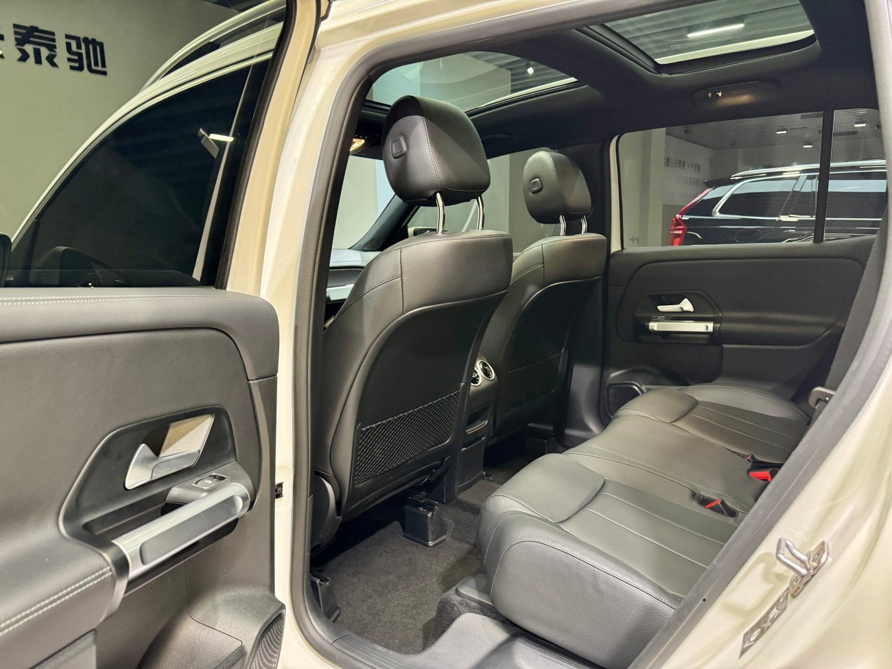 Mercedes-Benz GLB 2025