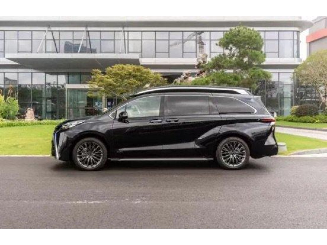 Toyota Granvia 2025