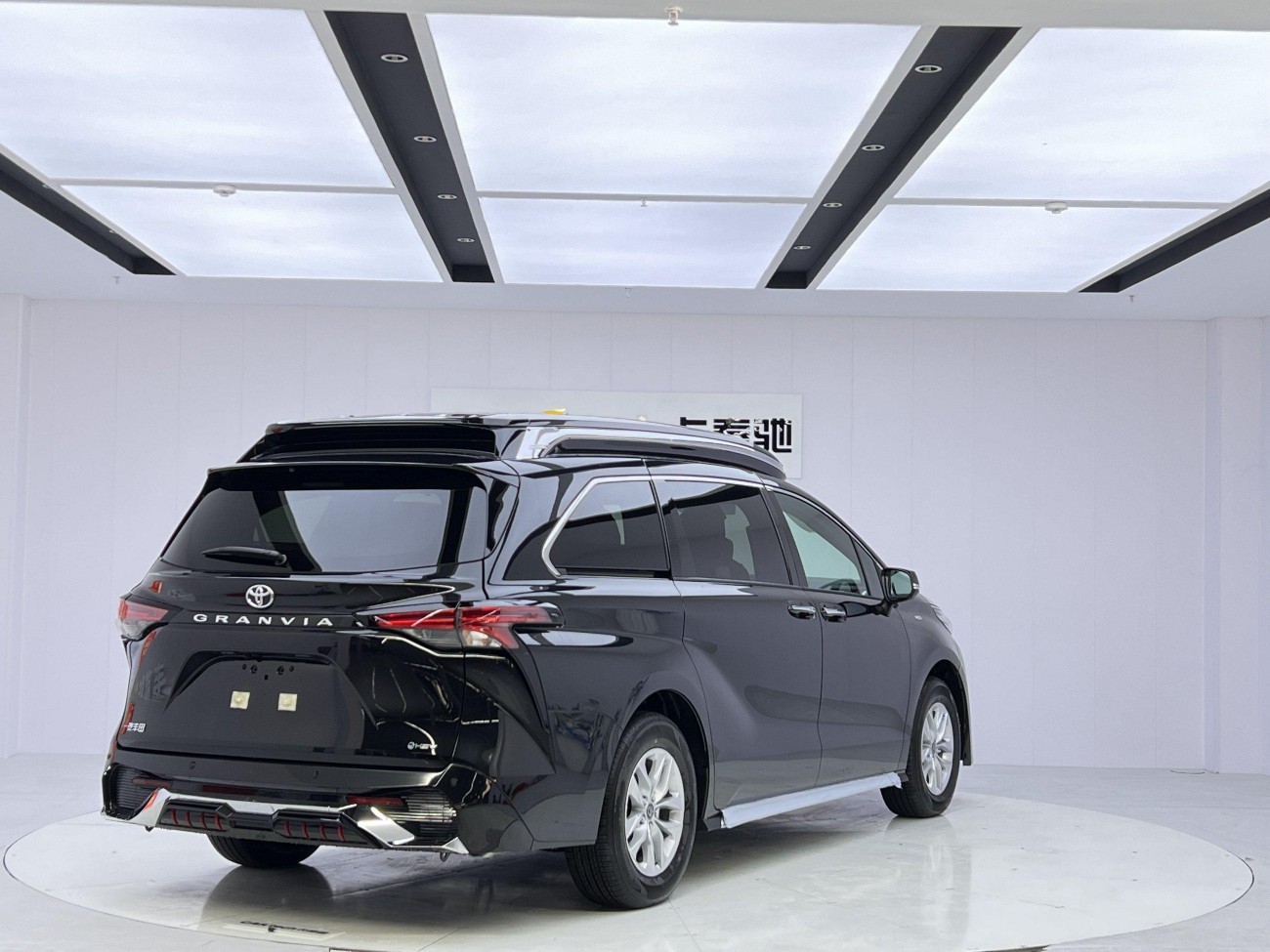 Toyota Granvia 2025