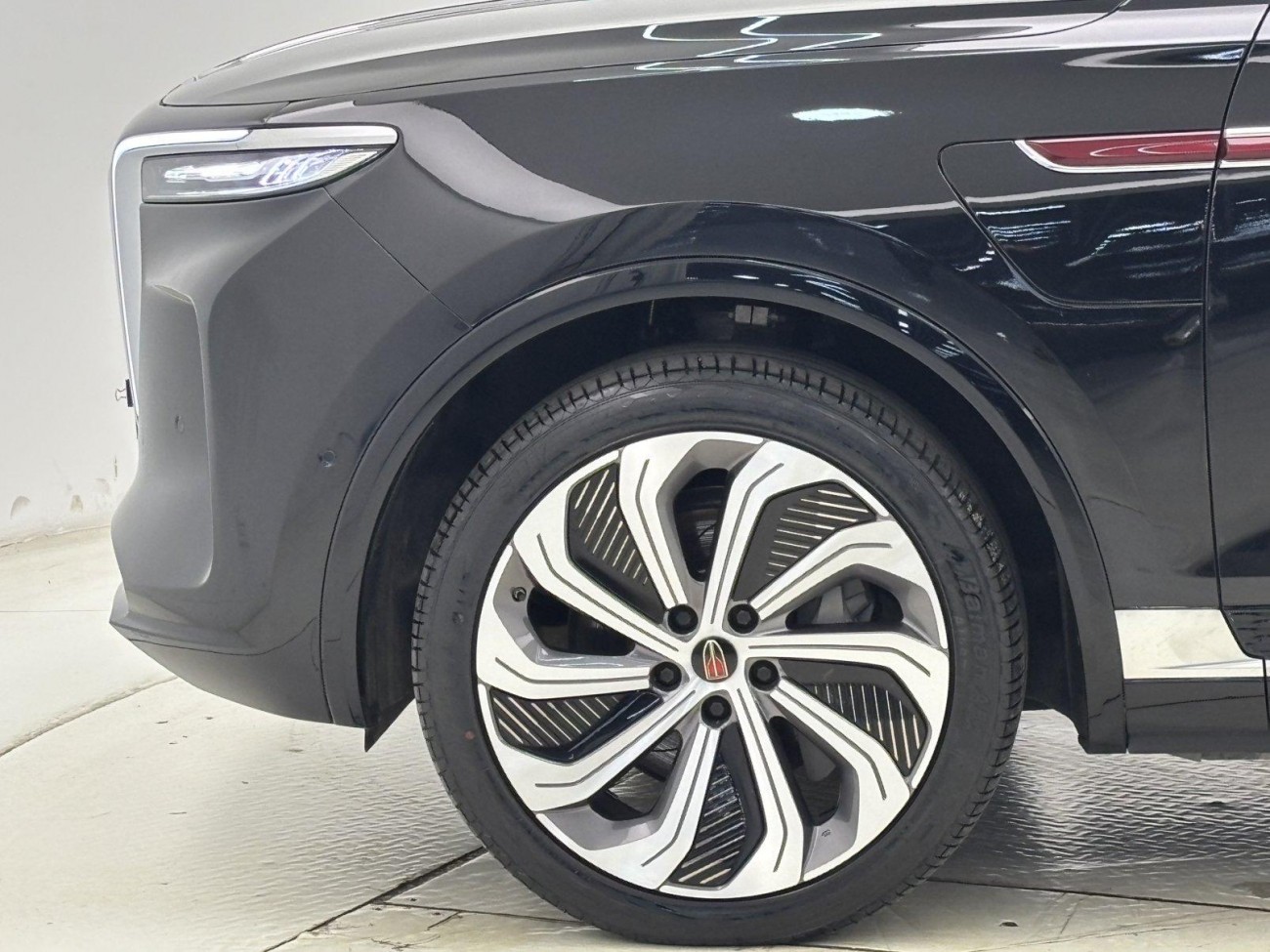 Hongqi E-HS9 2023