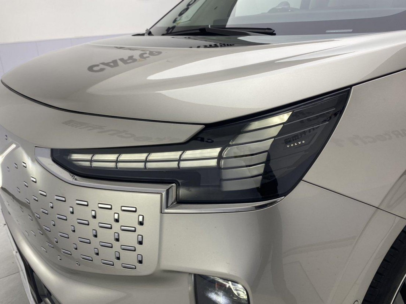 Volvo EM90 2024