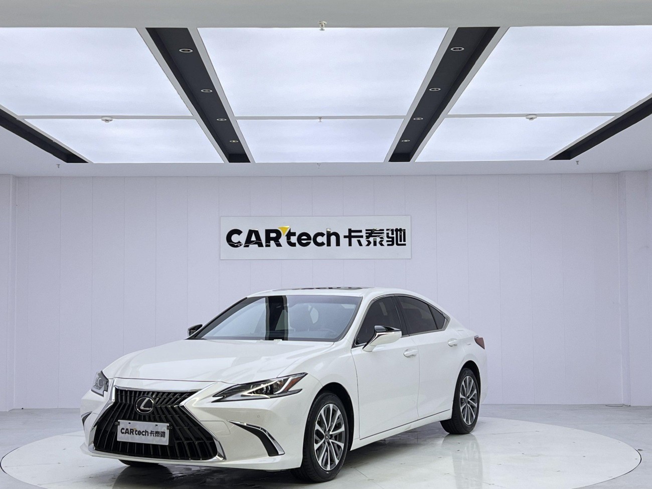 Lexus ES 200 2024