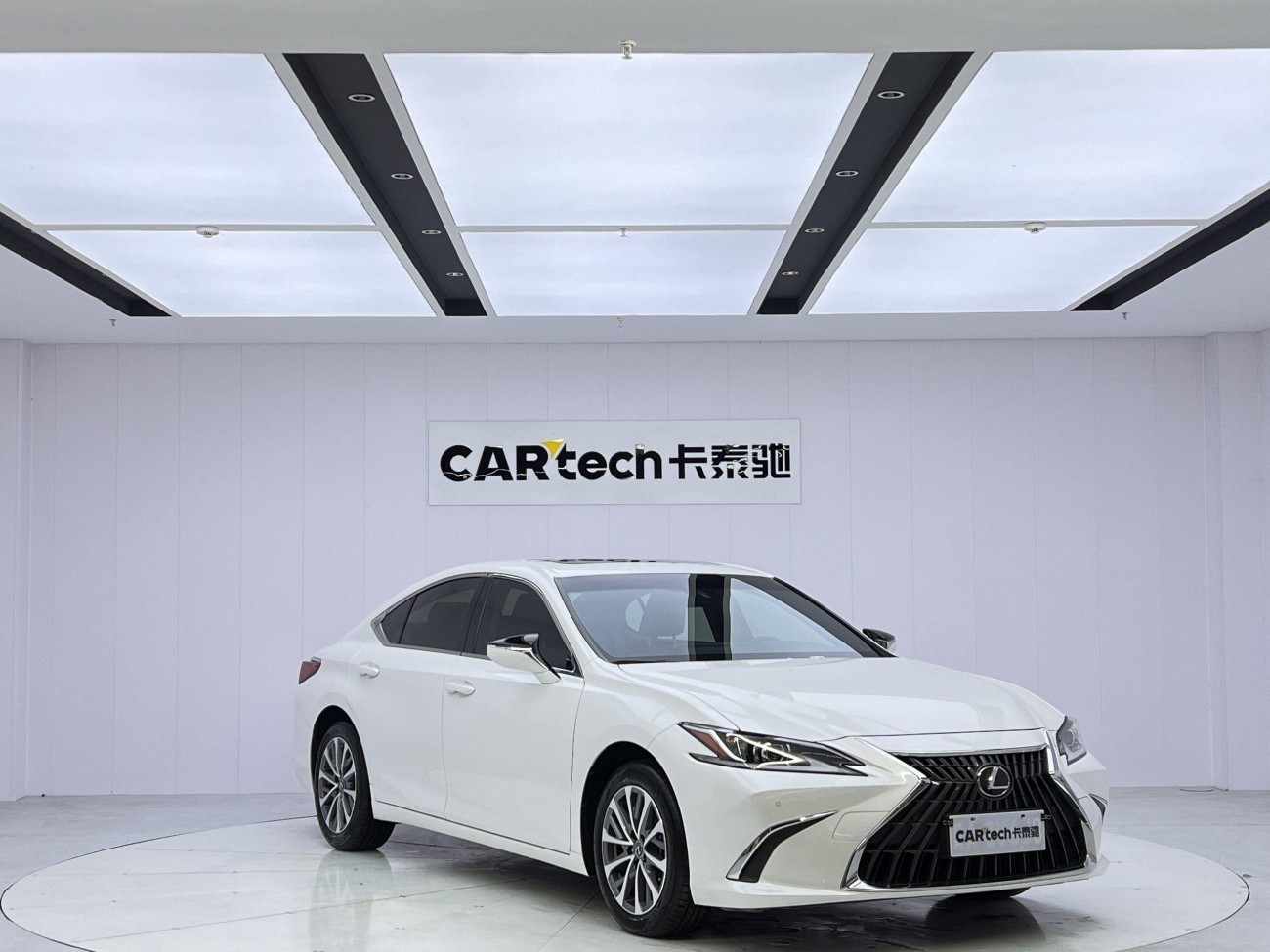 Lexus ES 200 2024